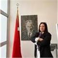 Fen bilimleri dersini sevdiren ortaokul fen bilimleri öğretmeni