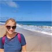Profesora de inglés nativa busca para trabajo con academias, escuelas, empresas. Experiencia con Cambridge y First Certificate. He trabajado con niños, teens, y adultos