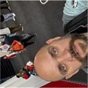 Profesor de matemáticas que dicta clases de manera virtual nivel primario