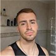 Me defino como una persona apasionada por el baloncesto, constante y con ganas de transmitir lo que he aprendido toda mi vida.