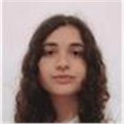 chica responsable ofrece a dar clase de historia y latín a alumnos de colegio y ESO