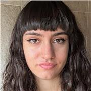 Licenciada en Bellas Artes con especialidad en pintura