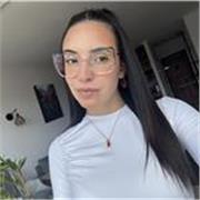 Profesora de primaria flexible y sensible a la hora de enseñar