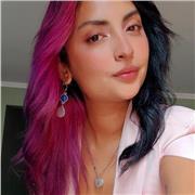 Profesora de educación diferencial realiza clases a niños de 4 a 10 años