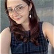Soy Andrea, tengo un diplomado en inglés para la comunicación internacional y 1 año de experiencia dando clases en cole bilingüe