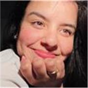 Me defino como una chica altamente competente con los idiomas y con ganas de transmitir mis conocimientos a otras personas . Hablo a la perfección 6 idiomas . Daria a toda persona que desea aprender o mejorar su francés !