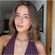 Professora de ESO i Batxillerat, biologia, química matemàtiques o llengües. Estudiant de segon de biomedicina amb matrícula d’honor