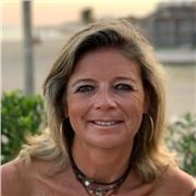 profesora de biologia apta para todas las edades