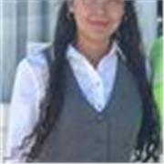 Profesora con experiencia con niños en el aula