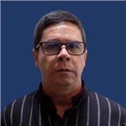 Profesor en el área de español y lengua castellana