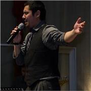 Profesor de canto y educador musical chileno, graduado del Instituto Canzion de Buenos Aires, cantante profesional y compositor