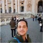 Soy profesor de finanzas, capacitado para enseñar a personas de todas las edades. 