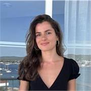 Professeure native de français en ligne et à Nantes diplômée en langues étrangères appliquées (anglais et espagnol) 