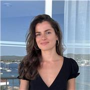 Professeure native de français en ligne et à Nantes diplômée en langues étrangères appliquées (anglais et espagnol)