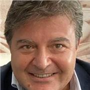 Sono un avvocato con esperienza trentennale. Offro lezioni private di diritto civile e penale, con relative procedure