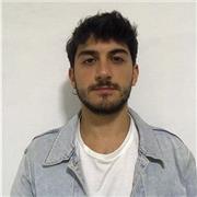 Laureato in Batteria presso Conservatorio impartisce lezioni a chiunque voglia imparare a suonare questo splendido strumento. Lezioni singole