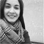 Profesora de Matemática imparte clases para todos los niveles
