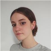 Me llamó Selena, tengo 18 años, estoy estudiando bachillerato y me encanta dar clases sobre todo a niños pequeños.