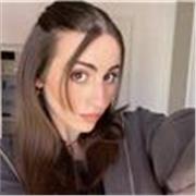 Diplomata al liceo scientifico, frequento il terzo anno di medicina e chirurgia a Bari