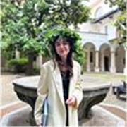 Docente laureata in lettere classiche (magistrale)