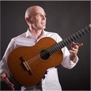 Titulado Superior de guitarra clásica con más de 20 años de experiencia imparte clase a todos los niveles