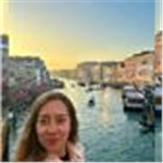 Soy Julia, técnica en biotecnología. Se me ha dado muy bien con la biología y sería de gran agrado poder transmitirles a ustedes