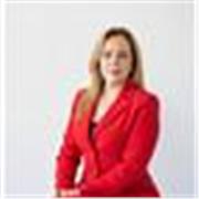 Soy graduada de Licenciatura en Derecho y Cosmiatria Avanzada.