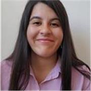 Profesora de español enseña a extranjeros gramática, conversación y cultura