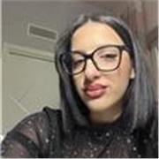 Studentessa universitaria impartisce ripetizioni di matematica