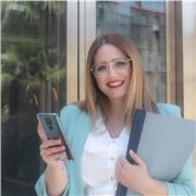 Community Manager ofrece clases de saber usar a nivel profesional las Redes Sociales, principalmente Instagram y el programa de diseño Canva dirigido a personas de cualquier edad o personas que tengan un pequeño negocio.
Las clases pueden ser tanto onlin