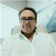 Laureato in Economia e Commercio (vecchio ordinamento) svolge ripetizioni di economia per le scuole superiori