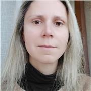 Professoressa di ruolo di matematica impartisce lezioni a studenti scuole medie inferiori e superiori