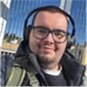 Estudiante de enfermería con conocimientos avanzados de anatomia