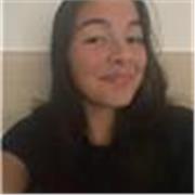 Guitariste et chanteuse ayant joué en groupe et en solo