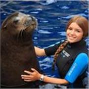 Me defino una persona muy alegre y centrada, me gusta mucho enseñar y está con niños.