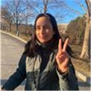 Profesora de apoyo en clases de matemáticas para niños