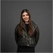 Arquitecta y diseñadora de interiores, apasionada por crear espacios con identidad y por acompañar a otros en su proceso creativo.