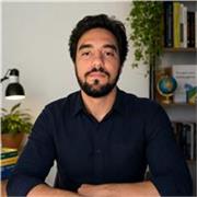 Apresentação

🇧🇷 Hello! I’m your Brazilian Portuguese teacher!

Hi! My name is Marcos, I’m Brazilian, and I’d love to help you learn Portuguese in a simple, relaxed and practical way.

Whether you’re a complete beginner, planning a trip to Brazil