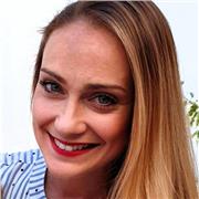 Educadora infantil capacitada en ayudar en la etapa de primaria como refuerzo.