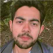 Je suis étudiant en médecine et je peux enseigner l'anglais, la biologie, je parle bien anglais