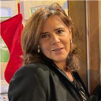 Diplomada en magisterio infantil y primaria con la especialización en lenguas hispánicas y francesa.