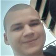 Joven español que puede enseñar español a rusos