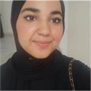 Soy estudiante, tengo un nivel alto de inglés y doy clases a niños. 