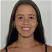 Profesora de inglés imparte clases a niños de todas las edades