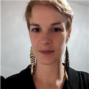 Professeur native de français avec 5 ans d'expérience, offre des cours de français en ligne, de 11 ans à 77 ans.