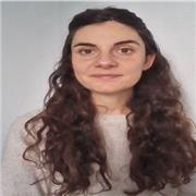 Profesora de primaria imparte clases de apoyo y francés
