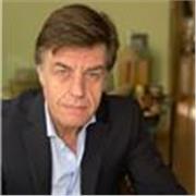 Persona seria, con mucho sentido del humor, con profundos conocimientos gramaticales de español. Hablo inglés.