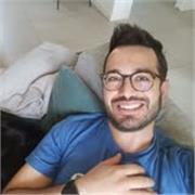 laureato in Tecniche di laboratorio biomedico impartisce lezioni di Biologia e scienze