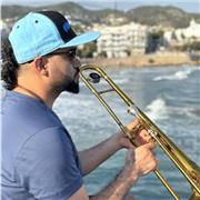 Soy un trombonista con máster en interpretación musical, apasionado tanto por la música clásica, jazz, salsa y moderna.