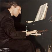 Diplomato in Pianoforte Principale al Conservatorio Luigi Cherubini di Firenze